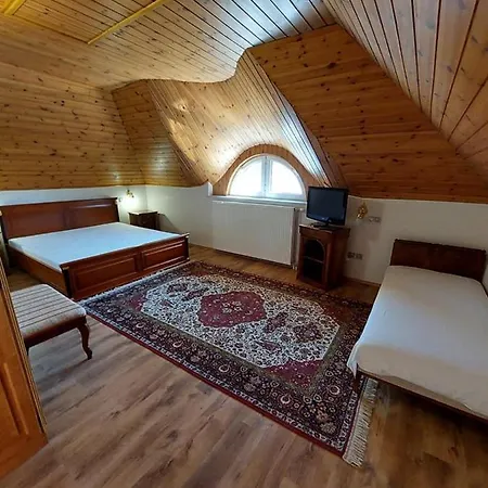 Gombos Apartman Apartament *