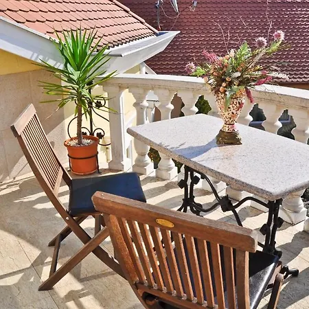 Gombos Apartman Apartament