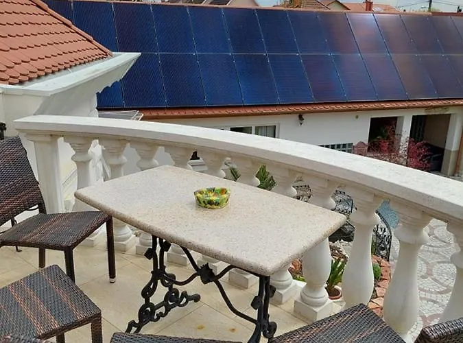 Gombos Apartman דירה *
