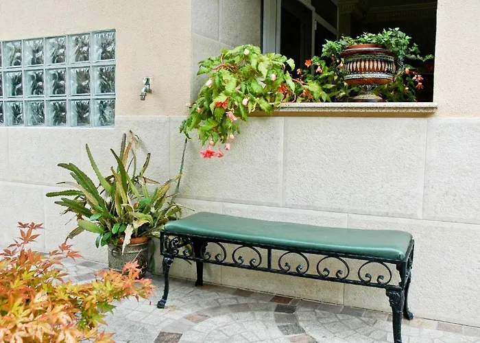 Gombos Apartman דירה
