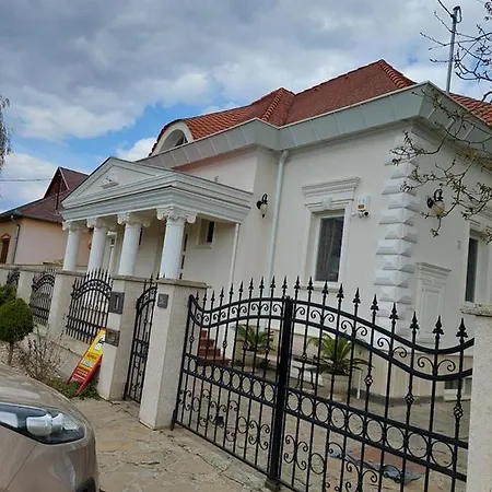 公寓 Gombos Apartman *