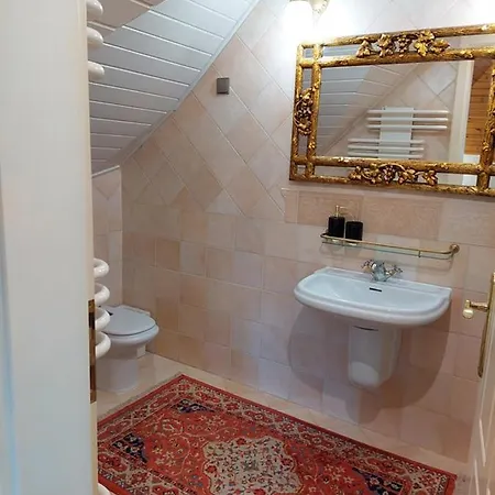 Gombos Apartman 公寓 *