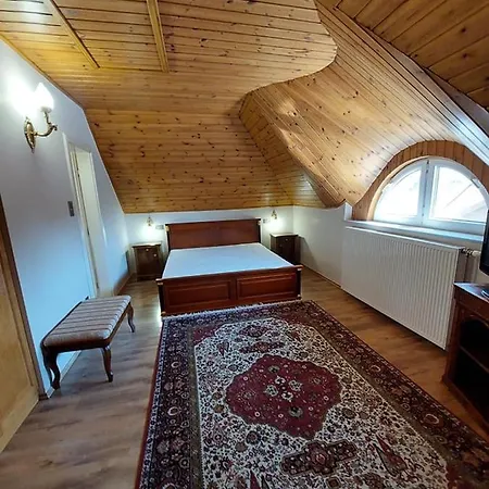 公寓 Gombos Apartman *