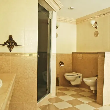 Gombos Apartman 公寓 *