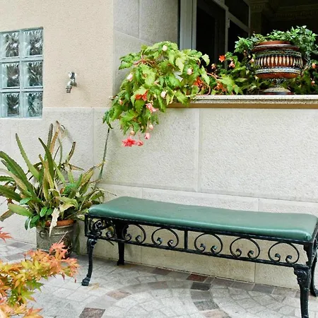 Gombos Apartman 公寓