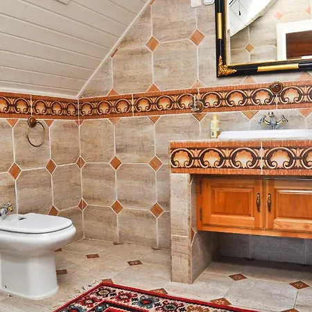 Gombos Apartman Apartment