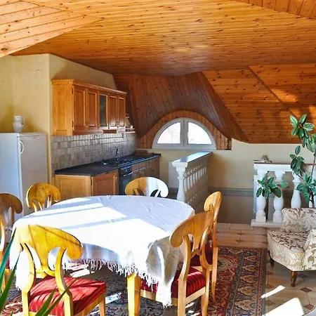 公寓 Gombos Apartman *